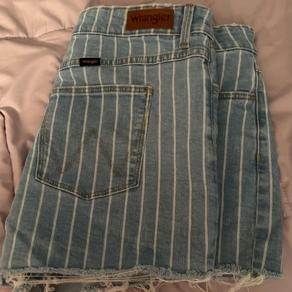 Wrangler Jean shorts - Picture 3 of 4